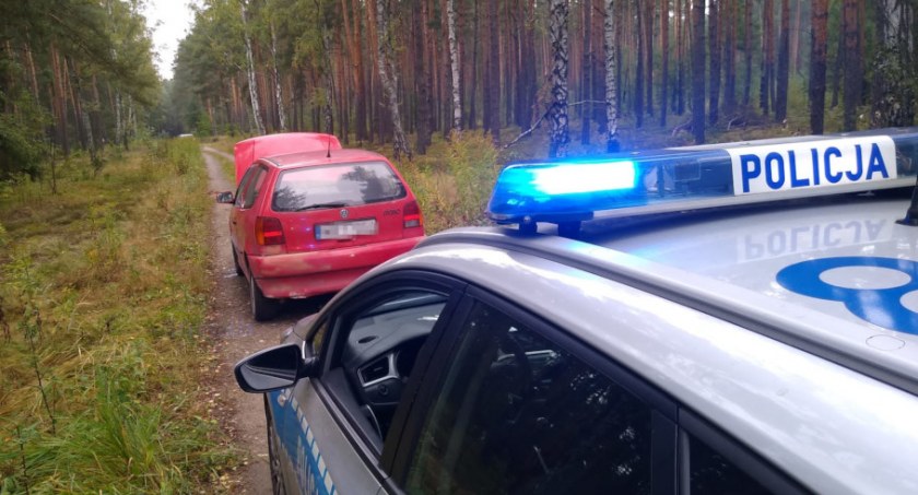 Pijany kierowca uciekał przed patrolem do lasu…