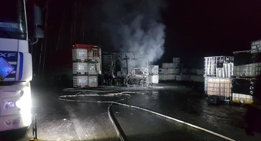 Pożar tira i chemikaliów w Janowie