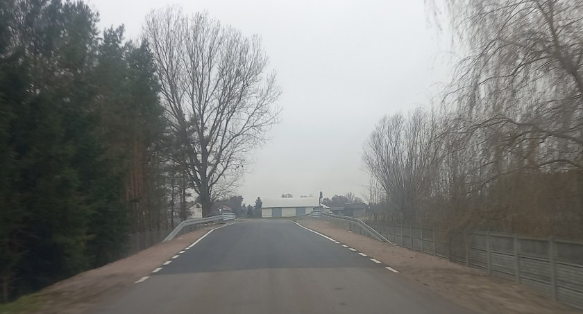 Przepust na drodze powiatowej w Warszawicach otwarty