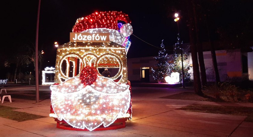 Iluminacje świąteczne - autobus w Józefowie, pociąg w Otwocku