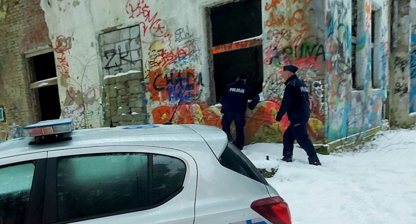 Idzie mróz. Widzisz kogoś zagrożonego wychłodzeniem - poinformuj policję
