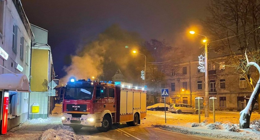 Nocny pożar przy Świderskiej
