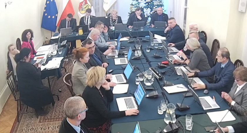 Dziel i rządź. Jednym zabrali, żeby dać drugim