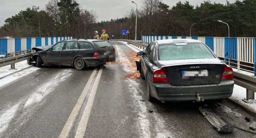 Kolizja na wiadukcie w Józefowie 