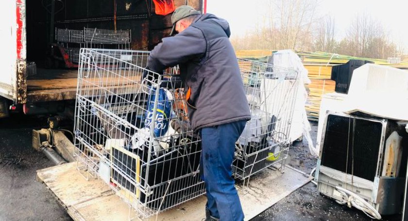 Zbiórka elektrośmieci w Dziecinowie i Sobieniach Biskupich