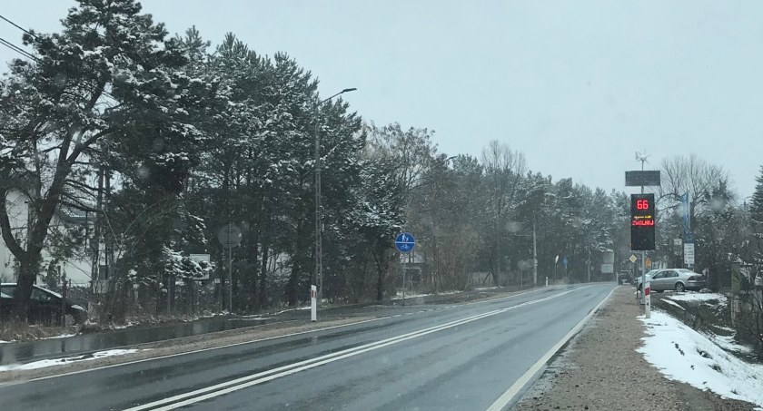 Radarowe wyświetlacze prędkości na drogach wojewódzkich w Józefowie