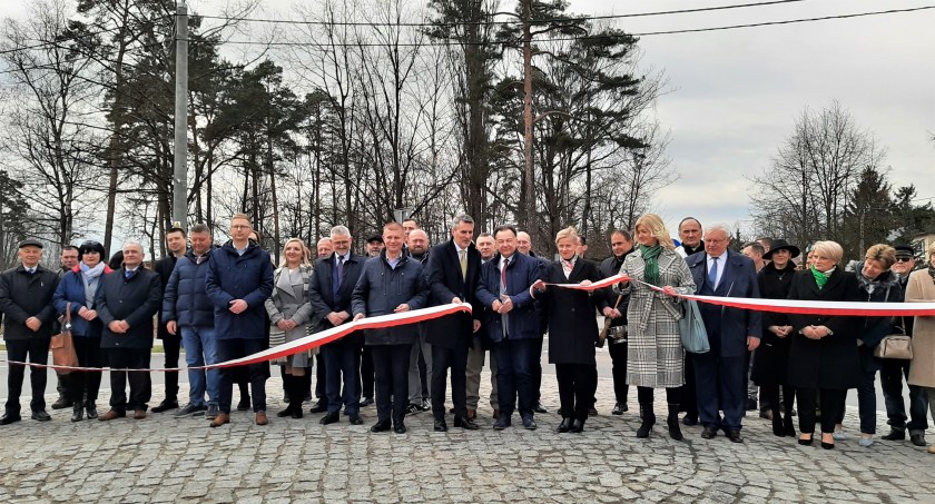 Celestynów: otwarcie ronda u zbiegu ulic Reguckiej, św. Kazimierza i Rękasa