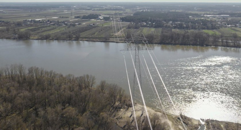 Nowa linia 400 kV Kozienice-Miłosna na finiszu