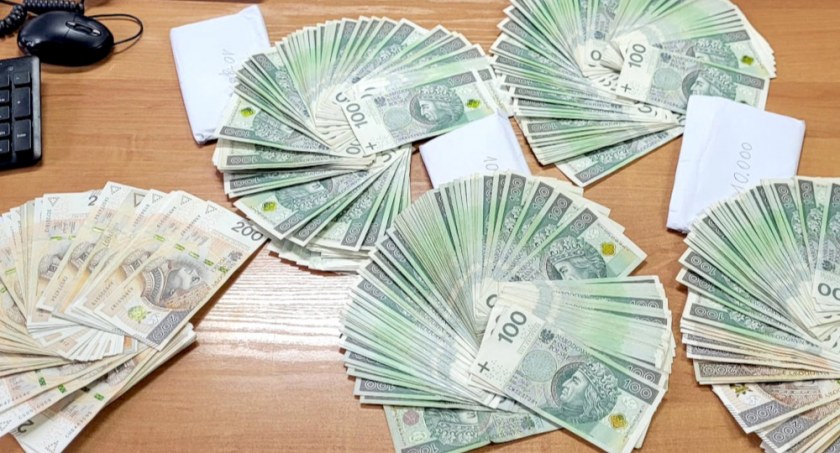 Oszuści wyłudzili od dwóch kobiet 80 tys. zł