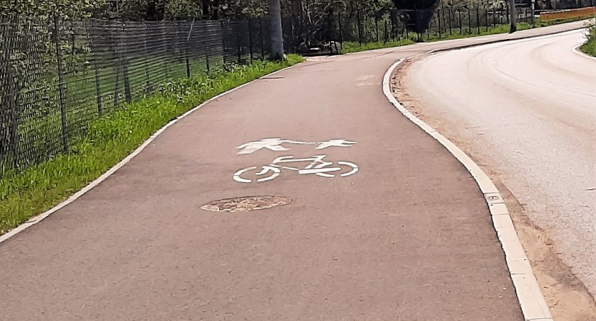 Zderzenie rowerzystów na terenie Józefowa. Kobieta trafiła do szpitala