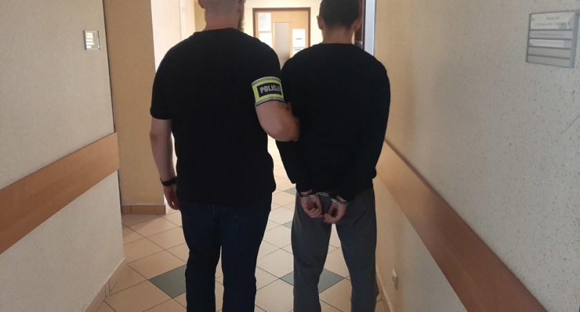 Dwaj młodzi oszuści w rękach policji