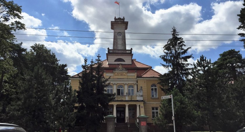 Biuro prasowe w Otwocku, czyli opowieść o czekaniu