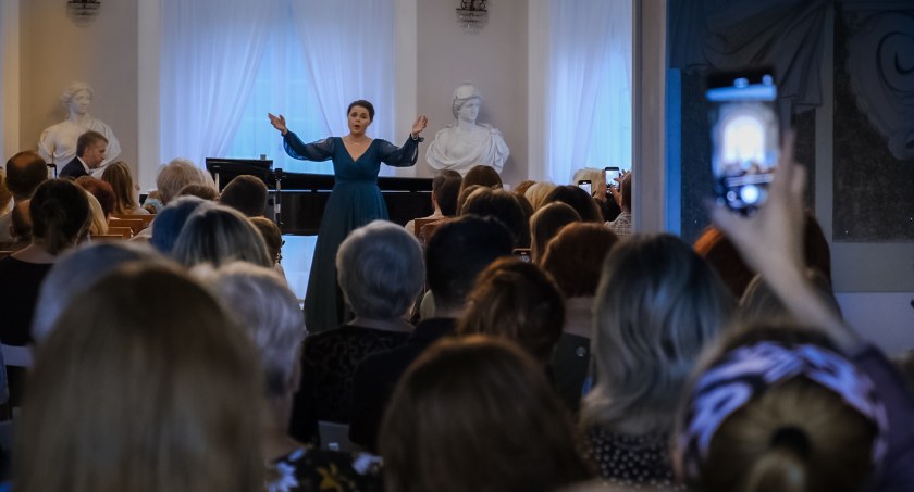 Opera w Pałacu  - w Muzeum Wnętrz w Otwocku Wielkim 2023