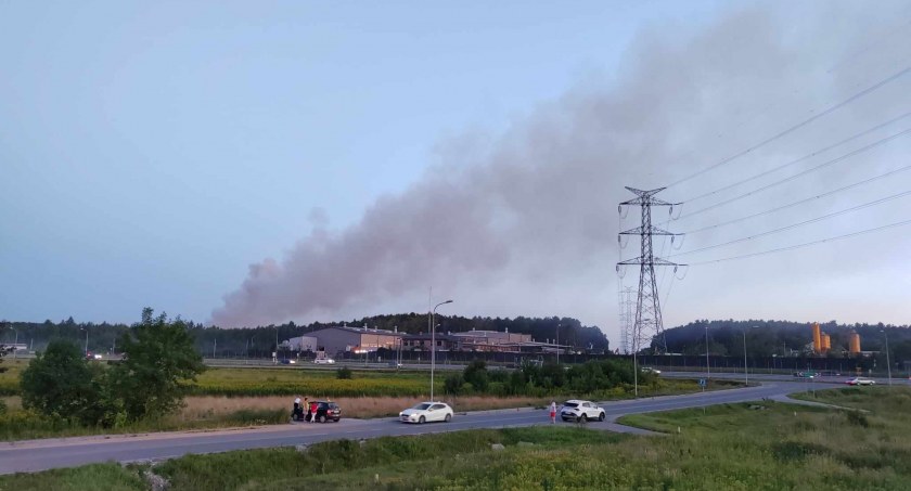 Pożar składowiska odpadów w Woli Duckiej 