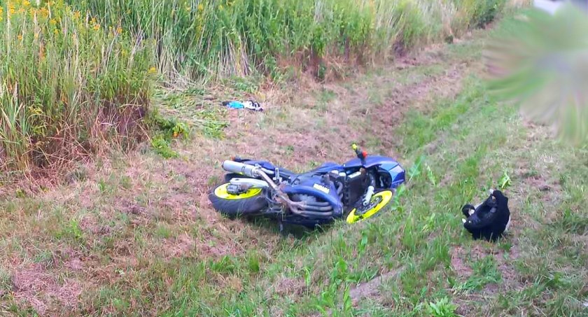 Dziecinów. Wypadek motocyklisty na DW805