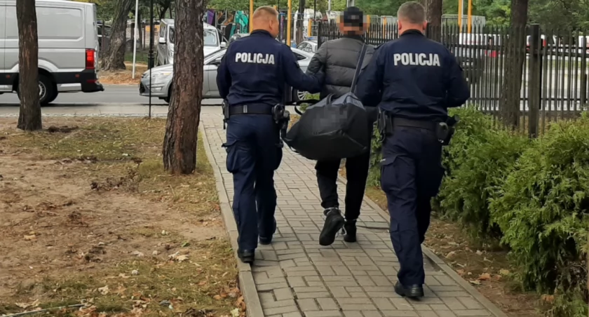 Poszukiwany 53-latek czekał na policjantów w domu