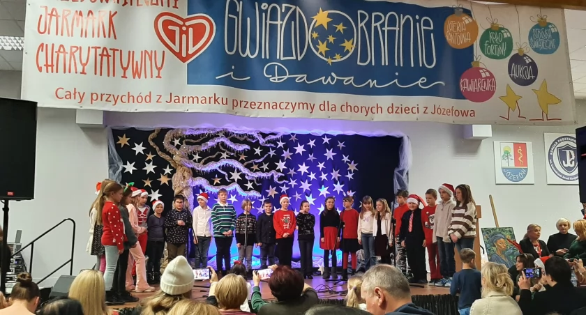 Finał józefowskiego jarmarku charytatywnego Gwiazdobranie i Dawanie