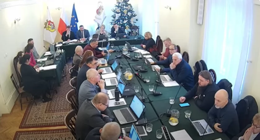 Otwoccy radni PiS drugi raz przegłosowali współprowadzenie Instytutu Dmowskiego