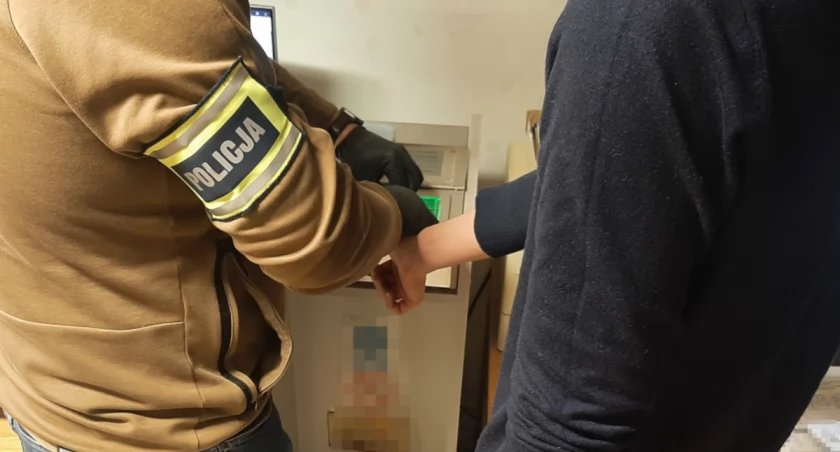 18-letni oszust w areszcie. Wyłudził 33 000 zł „na pracownika banku”