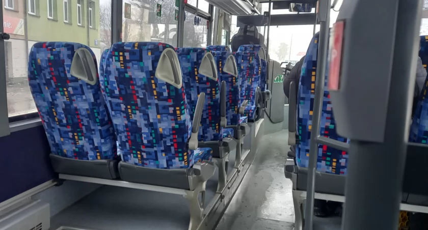 Zmiana operatora linii w gminie Karczew – dokąd dojedzie autobus?