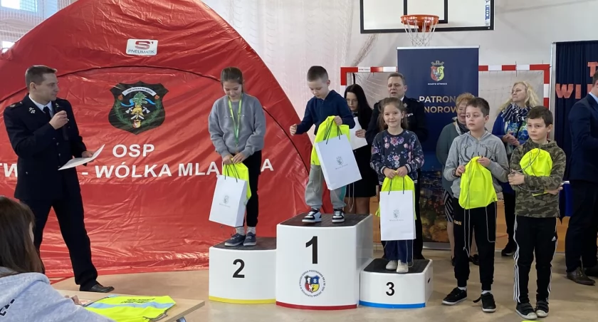 Laureaci gminnego etapu Turnieju Wiedzy Pożarniczej w Otwocku