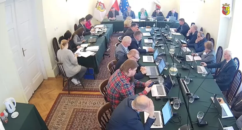 Na pożegnanie kadencji samorządu 34 mln zł kredytu