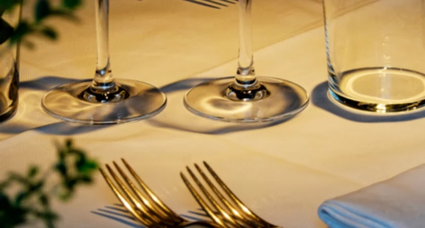 Uchwała w sprawie godzin otwarcia sklepów i gastronomii w Józefowie