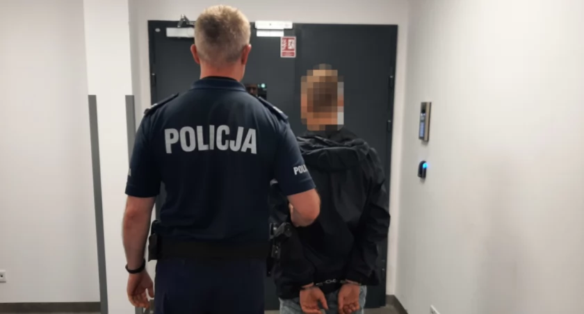 Poszukiwany 25-latek trafi za kratki