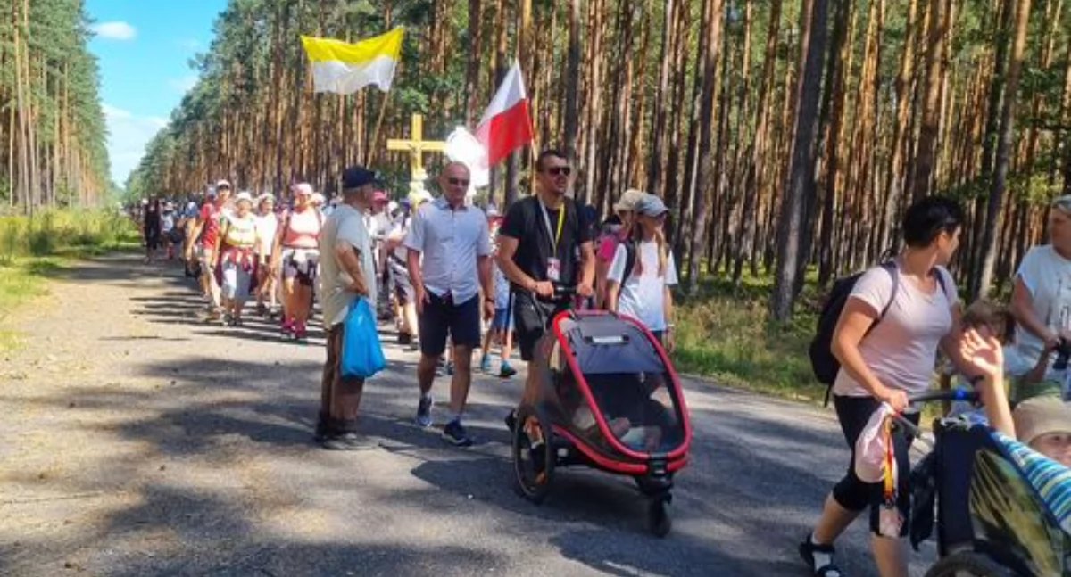 Ostatnie kilometry pielgrzymów z Otwocka na Jasną Górę