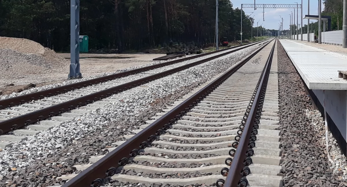 Będzie nowa stacja Osieck i przystanek w Warszówce - obiecuje PKP PLK
