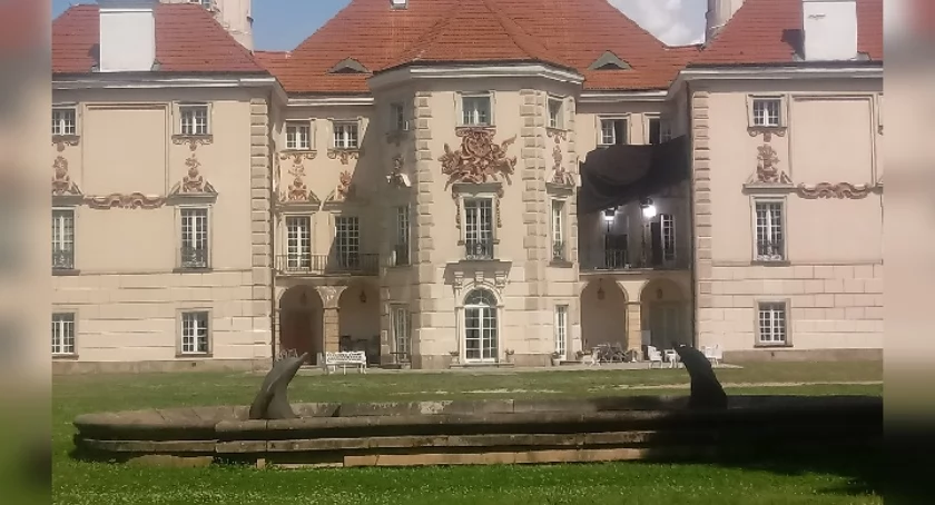 Spacer do Pałacu Bielińskich w Otwocku Wielkim ( w gminie Karczew )