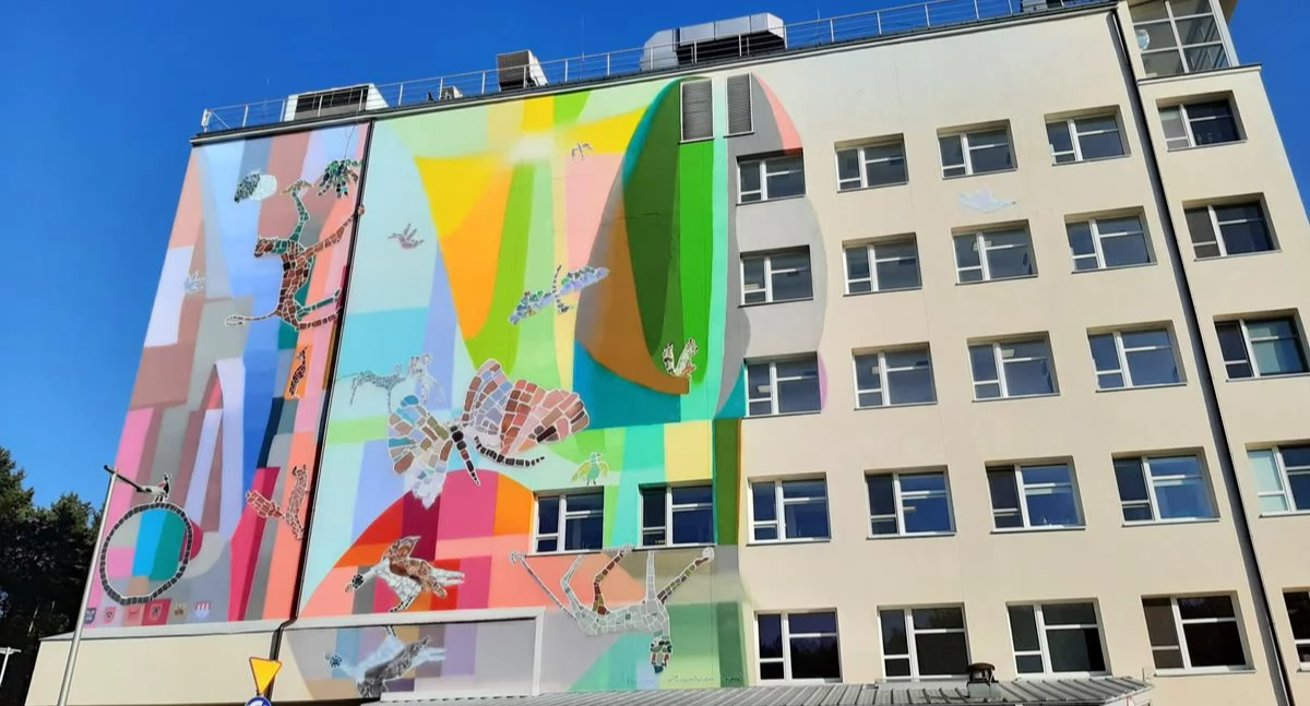 Mural na szpitalu ortopedycznym w Otwocku z historią i przesłaniem