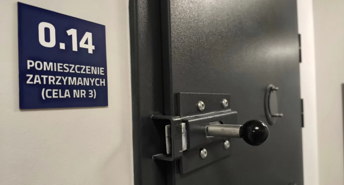 Ukradli koledze kartę i robili zakupy - usłyszeli 12 zarzutów