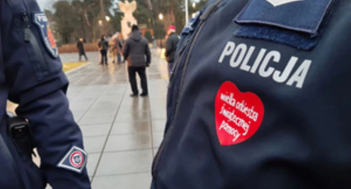 Policjanci i strażacy grają z WOŚP w Otwocku!