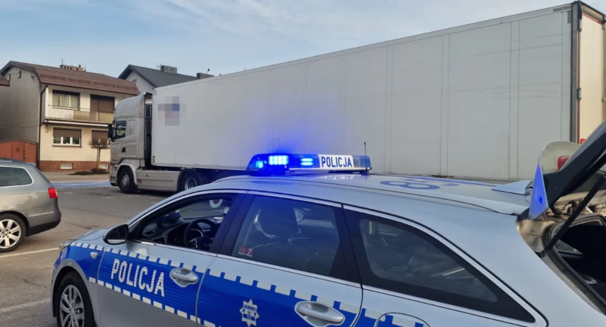 Pijany kierowca ciągnika siodłowego jechał wężykiem po DK50