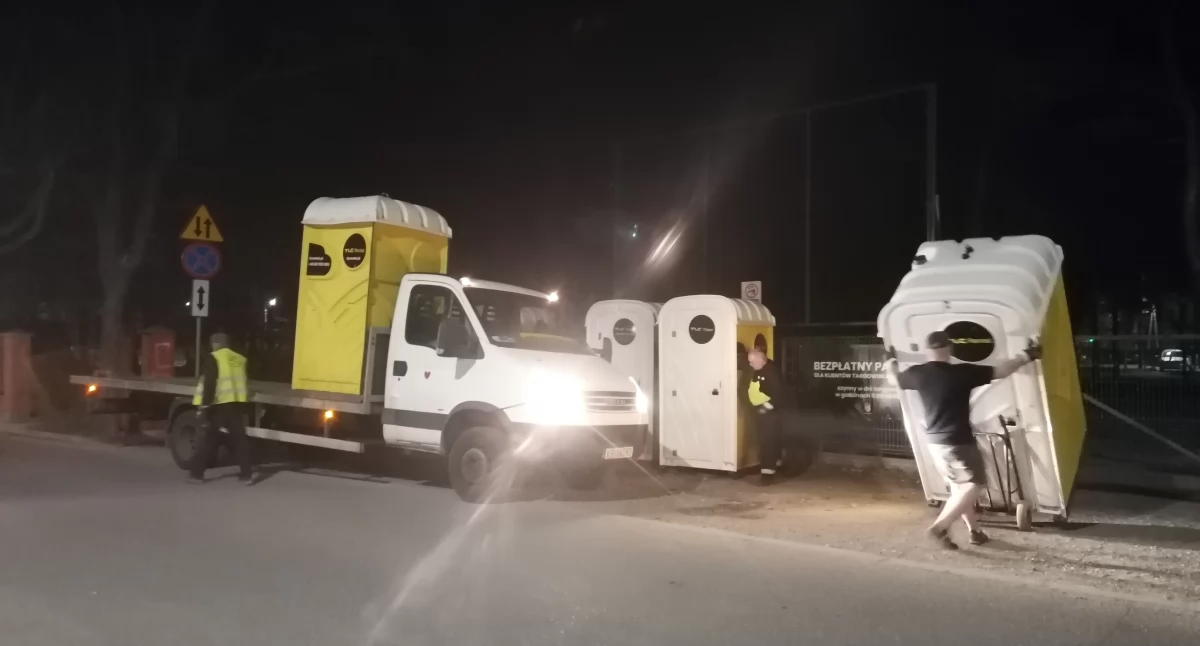 Kryzys wodny w Otwocku: czemu mają służyć mobilne toalety?