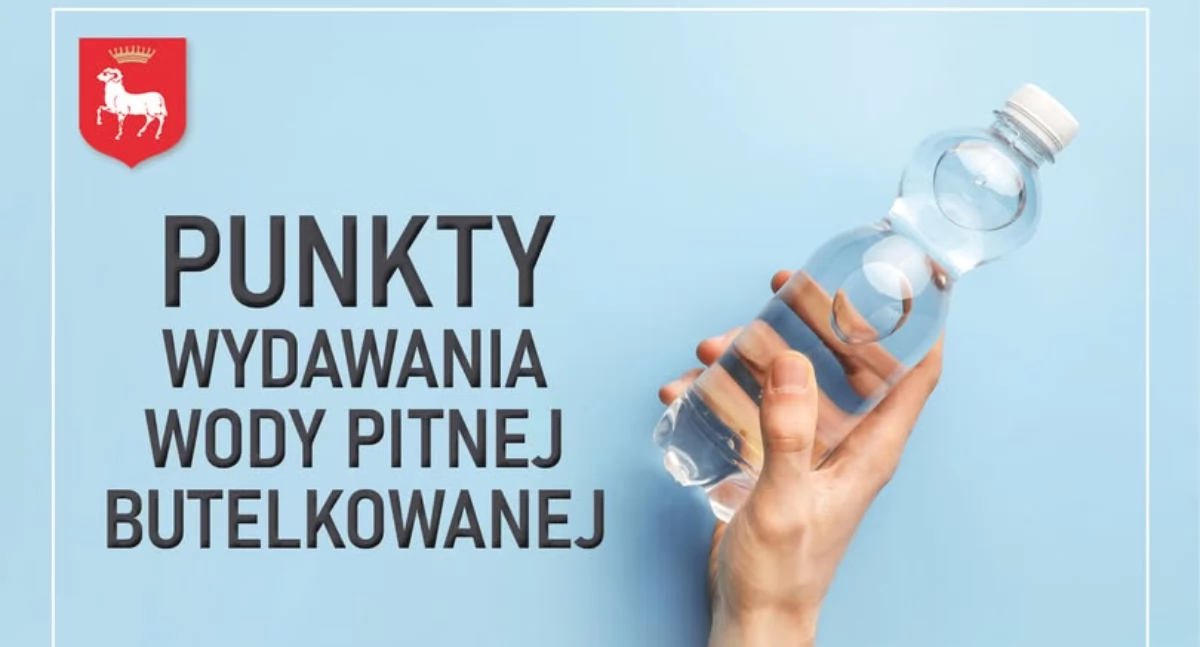 Woda butelkowana przy beczkowozach w Karczewie