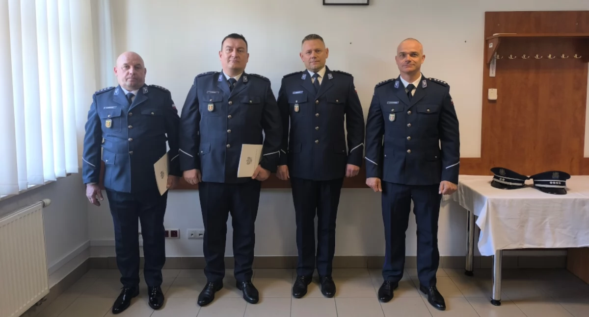Awanse kierownictwa komisariatu w Józefowie