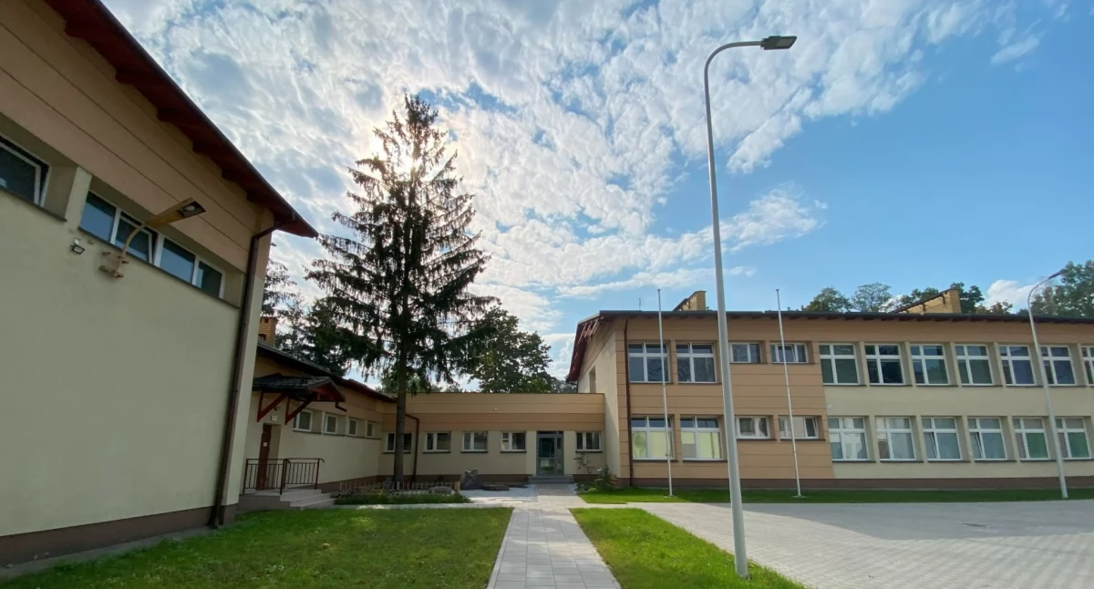 Omdlenia uczniów podczas szkolnej uroczystości w Starej Wsi. 7 dzieci w szpitalu na obserwacji