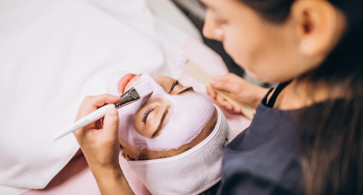 Jak wybrać najlepszy salon kosmetyczny w Markach? Poradnik dla wymagających