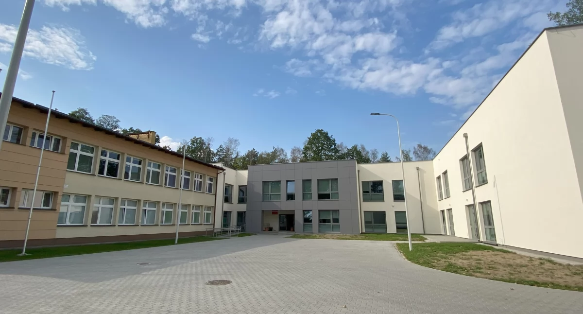 Zasłabnięcia uczniów w szkole w Starej Wsi. Urząd Gminy Celestynów wyjaśnia, rodzice kwestionują 
