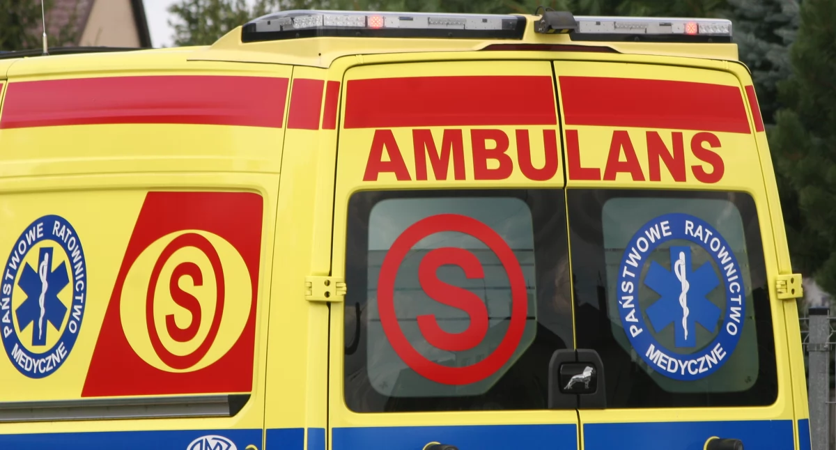Potrącenie pieszej na pasach w Karczewie. 24-letnia kobieta trafiła do szpitala
