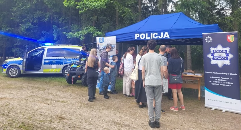 Bezpieczne wakacje z policją – edukacja i zabawa w Celestynowie!