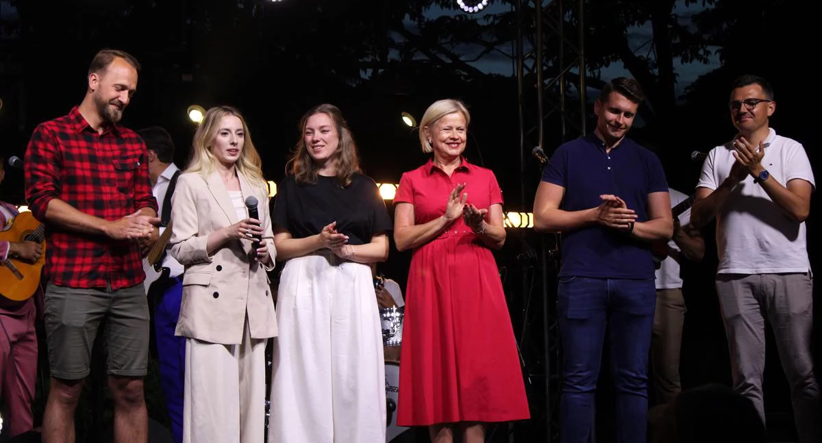 Karczew pełen blasku – nowy Rynek i Letnia Scena w Parku Kultury już otwarte!