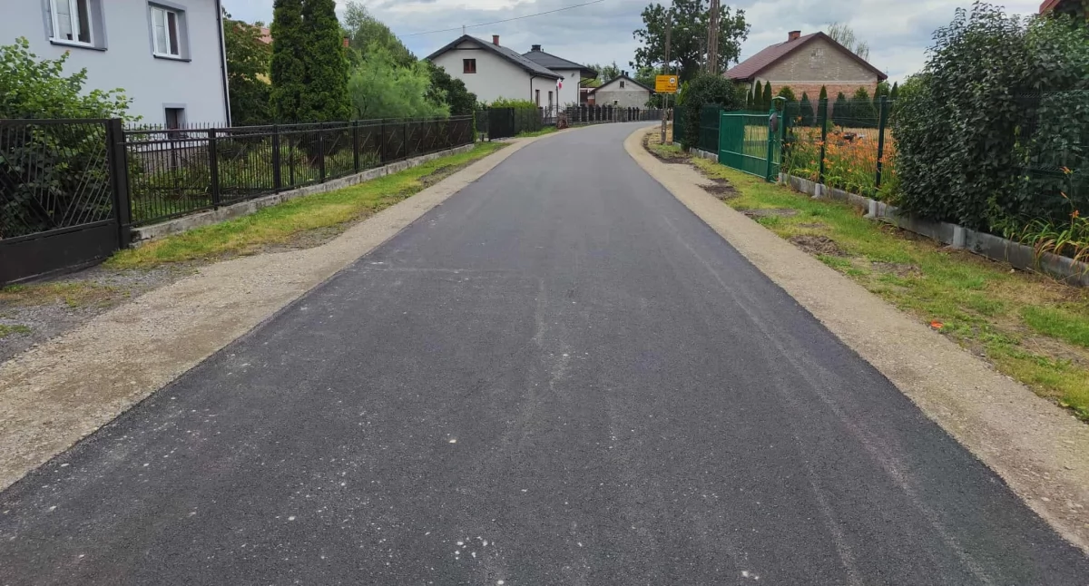 Nowa droga w Całowaniu już gotowa! Mieszkańcy mogą korzystać