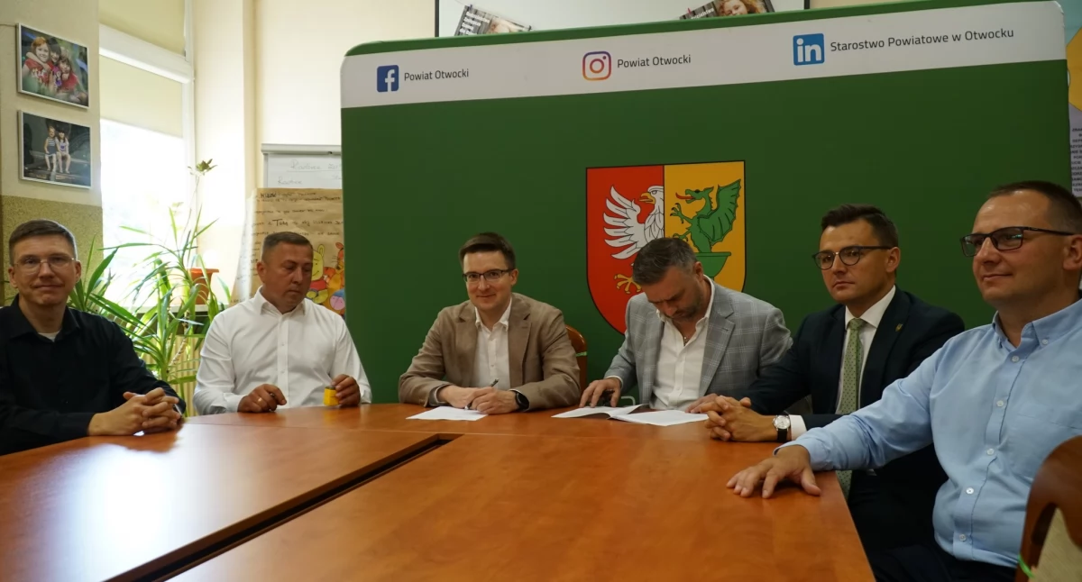 Inwestycje powiatowe: budują chodniki w Karczewie, Kołbieli i Józefowie