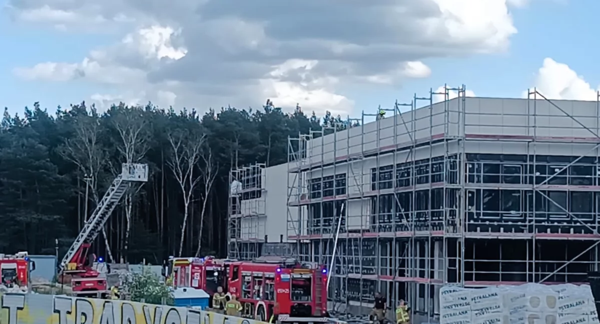 Po pożarze na budowie basenu w Otwocku – jakie uszkodzenia i koszty? Czy wpłynie to na termin otwarcia?