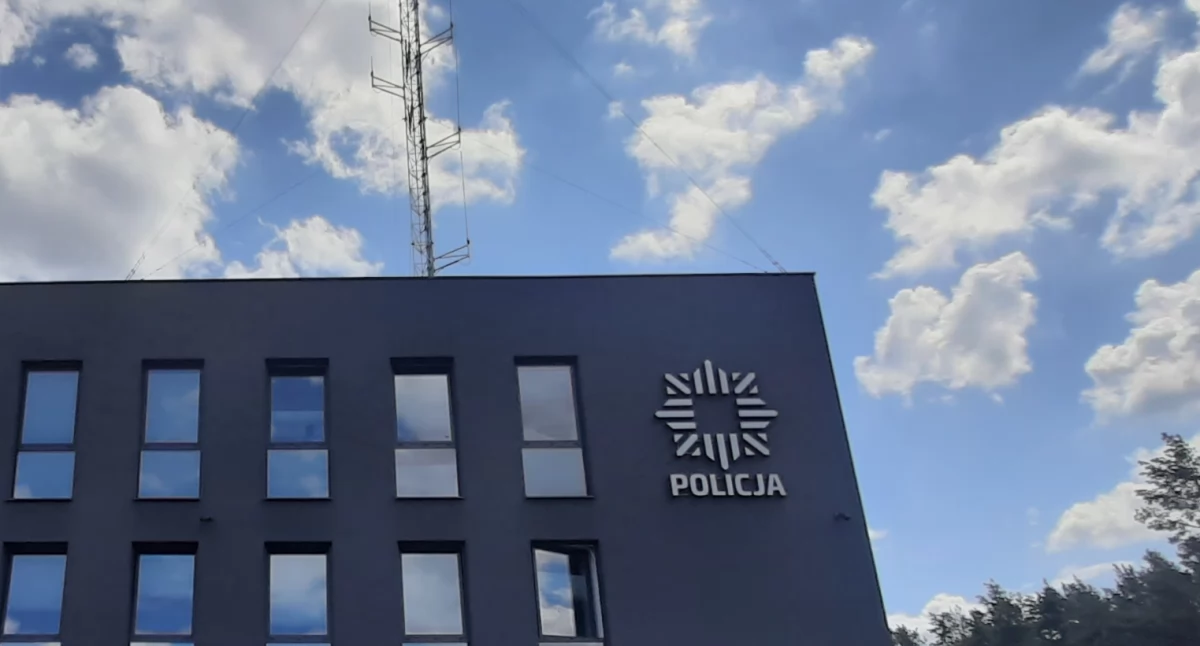 Policja w Otwocku poszukuje osób podejrzanych o kradzieże sklepowe – rozpoznajesz ich?