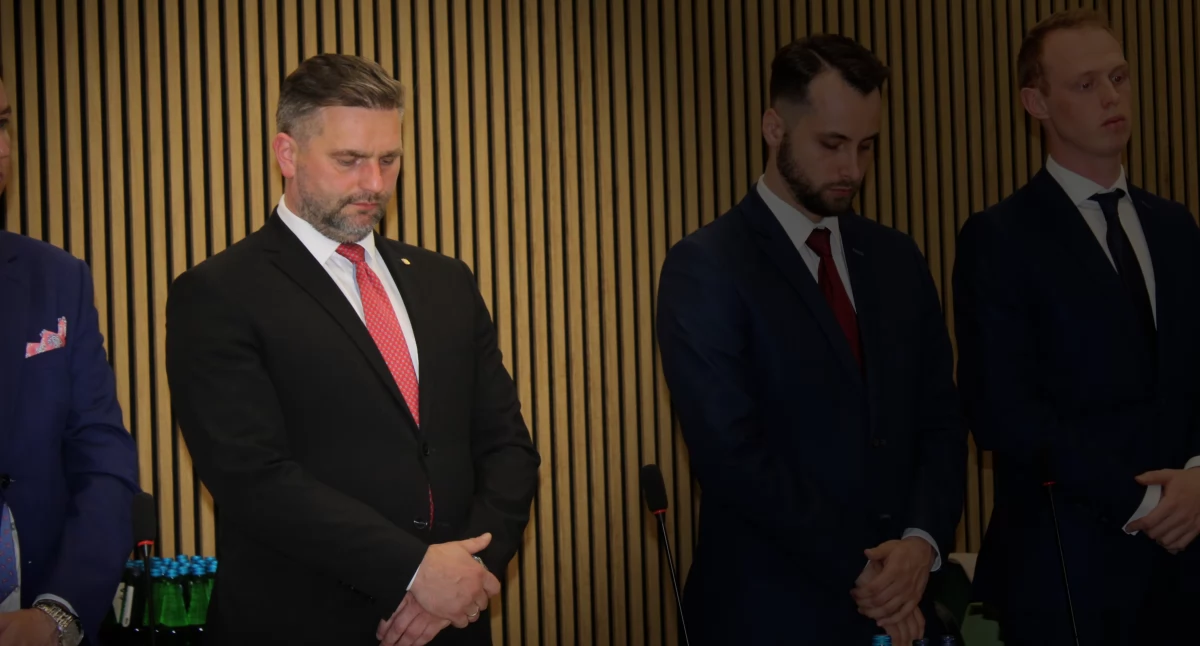 Trzeźwość na drodze dzieli radnych. Kontrowersyjna wypowiedź Pawła Walo