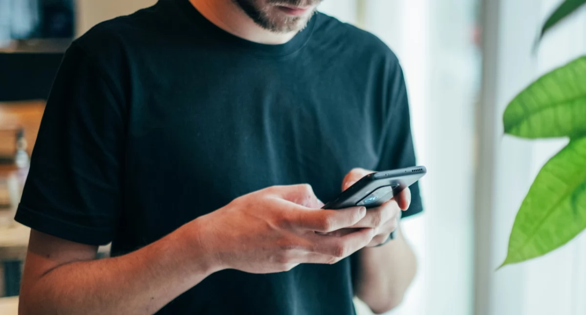 Jak wybrać najlepszy Internet światłowodowy w Warszawie: przewodnik dla mieszkańców